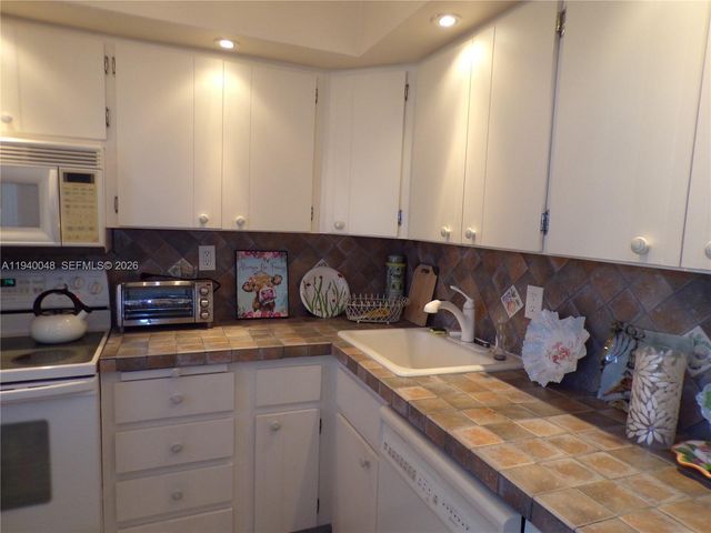 3020 Marcos Dr S214, Aventura, FL 33160