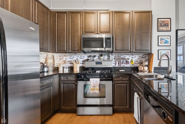 873 N Larrabee Street 409, Chicago, IL 60610