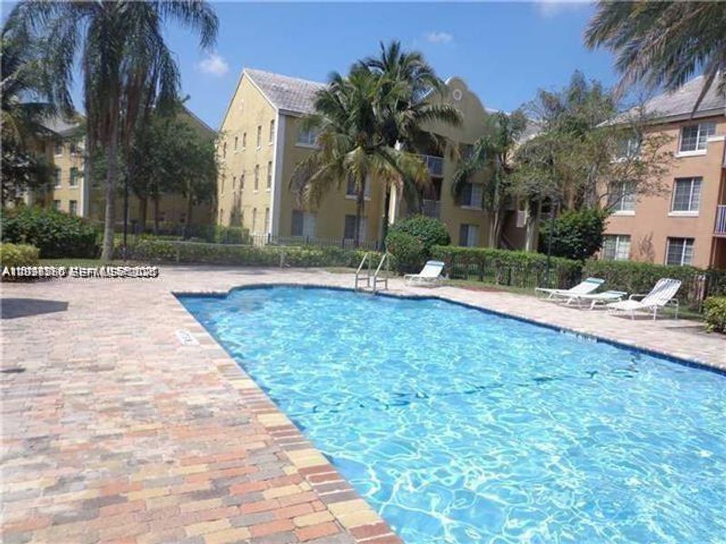 720 SW 111th Avenue 207, Pembroke Pines, FL 33025