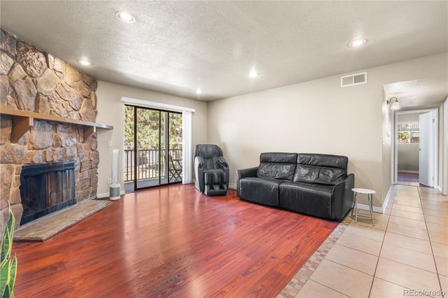 921 S Walden Street 105, Aurora, CO 80017