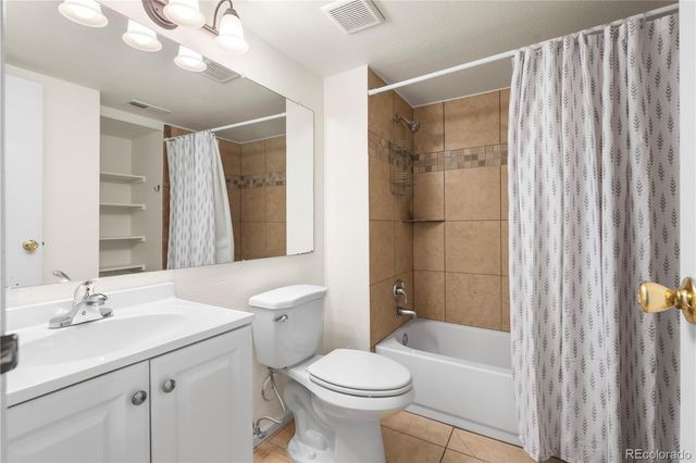 921 S Walden Street 105, Aurora, CO 80017