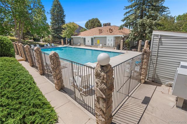 921 S Walden Street 105, Aurora, CO 80017