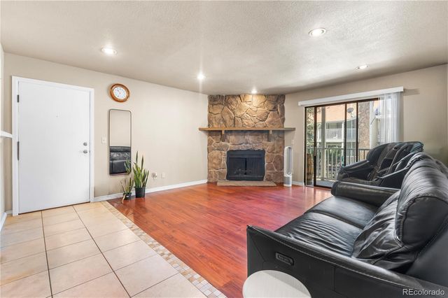 921 S Walden Street 105, Aurora, CO 80017