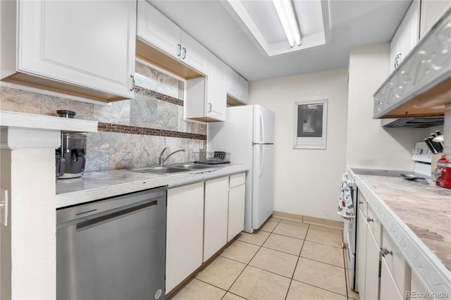 921 S Walden Street 105, Aurora, CO 80017