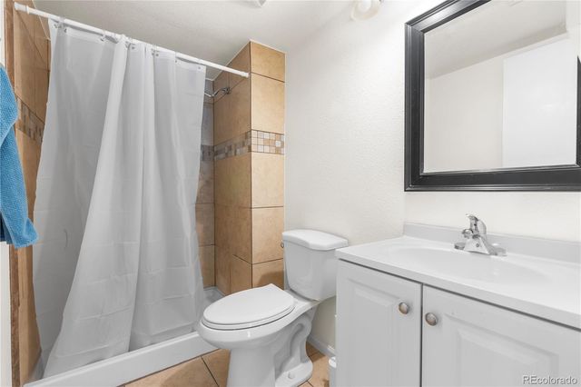 921 S Walden Street 105, Aurora, CO 80017
