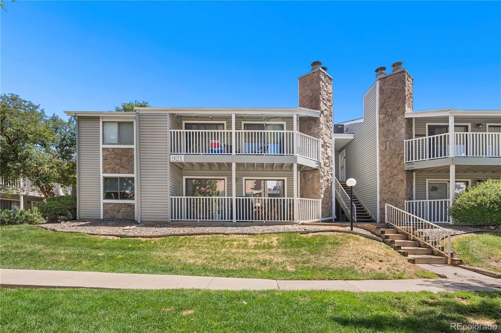 921 S Walden Street 105, Aurora, CO 80017