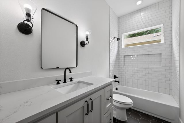 3711 Metropolitan Avenue, Dallas, TX 75210