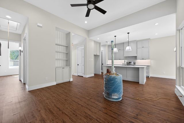 3711 Metropolitan Avenue, Dallas, TX 75210