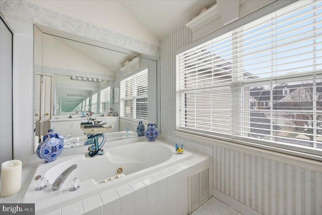 19 GRAND BANKS CIR, Marlton, NJ 08053