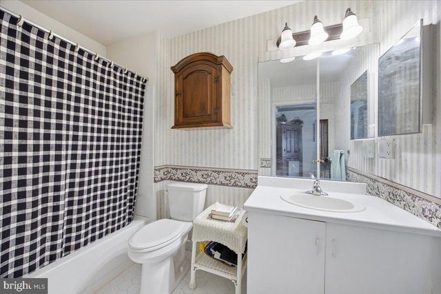 19 GRAND BANKS CIR, Marlton, NJ 08053