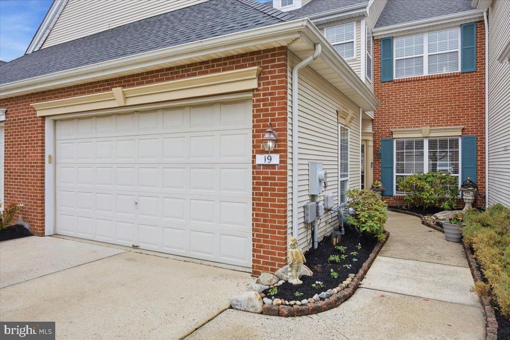 19 GRAND BANKS CIR, Marlton, NJ 08053