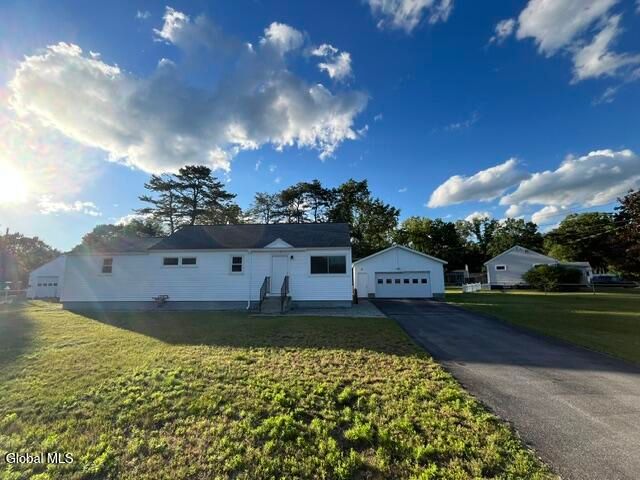 3 Ryder Avenue, Moreau, NY 12803
