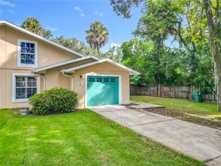310 W BERCKMAN STREET, Fruitland Park, FL 34731