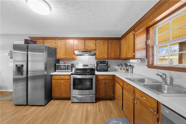 6124 Clyde Connor Rd, Murrayville, GA 30564