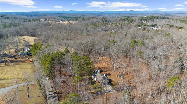 6124 Clyde Connor Rd, Murrayville, GA 30564