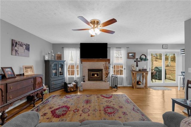 6124 Clyde Connor Rd, Murrayville, GA 30564