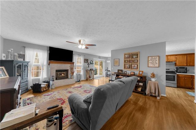 6124 Clyde Connor Rd, Murrayville, GA 30564