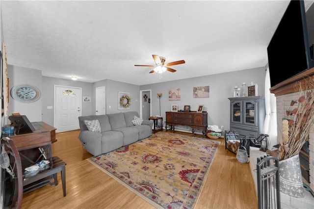 6124 Clyde Connor Rd, Murrayville, GA 30564