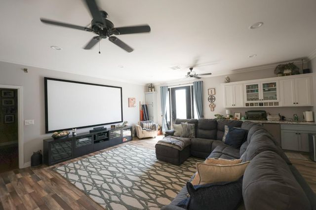 1710 Avenue 388, Kingsburg, CA 93631