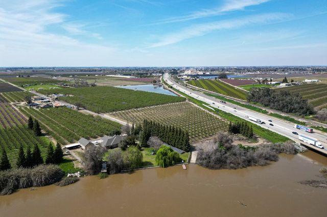 1710 Avenue 388, Kingsburg, CA 93631