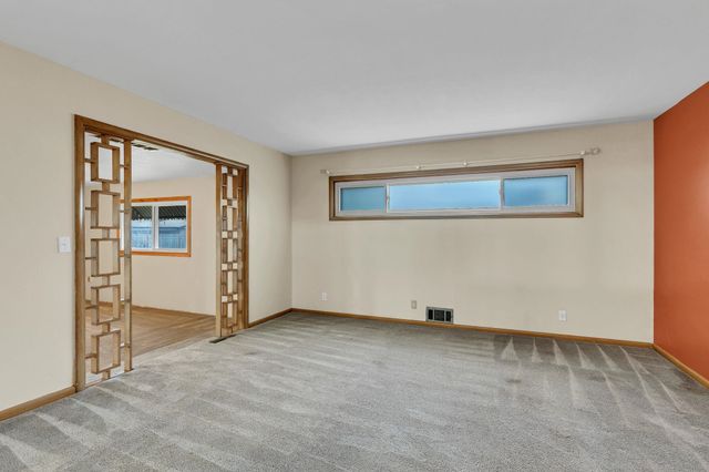 2904 S Bennett Ave, Wichita, KS 67217