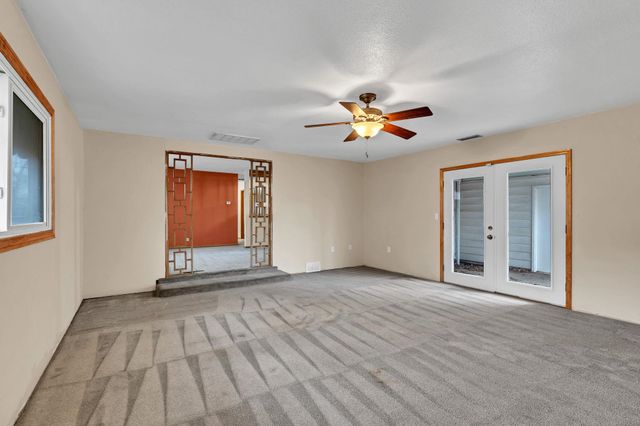 2904 S Bennett Ave, Wichita, KS 67217