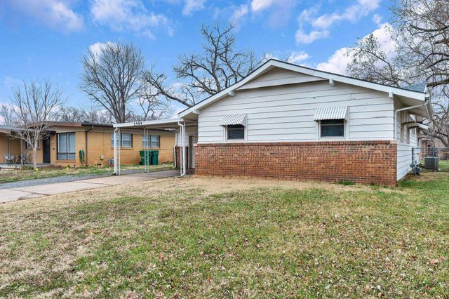 2904 S Bennett Ave, Wichita, KS 67217