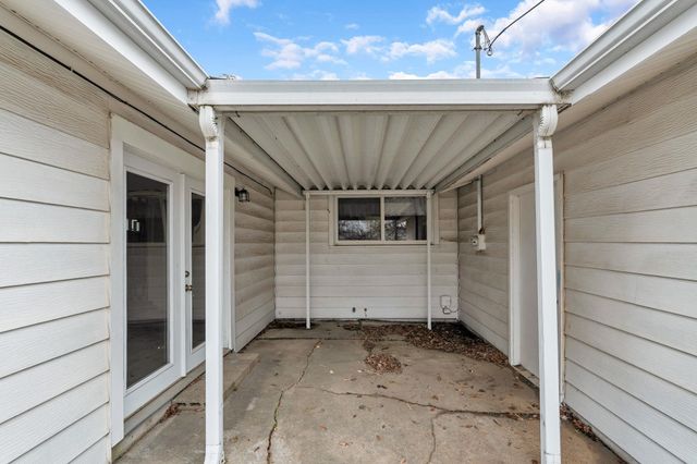 2904 S Bennett Ave, Wichita, KS 67217