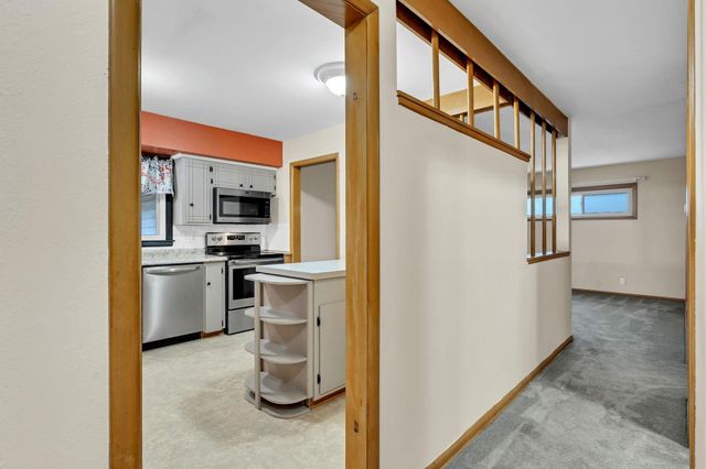 2904 S Bennett Ave, Wichita, KS 67217