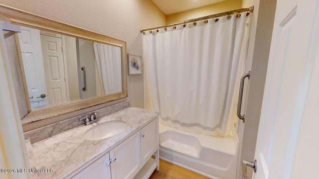 2252 Beach Drive, 204, Gulfport, MS 39507