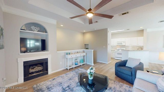 2252 Beach Drive, 204, Gulfport, MS 39507