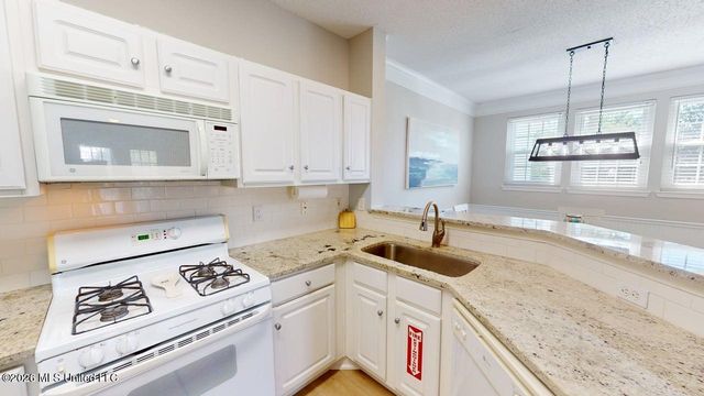 2252 Beach Drive, 204, Gulfport, MS 39507