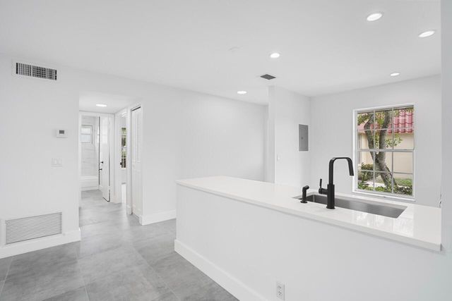 737 Nantucket Circle B, Lake Worth, FL 33467