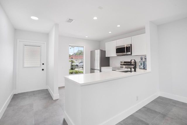 737 Nantucket Circle B, Lake Worth, FL 33467