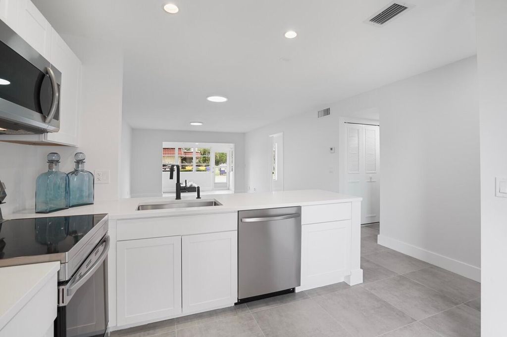 737 Nantucket Circle B, Lake Worth, FL 33467