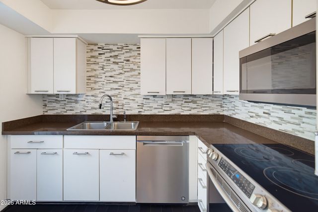 5215 N 24TH Street 207, Phoenix, AZ 85016