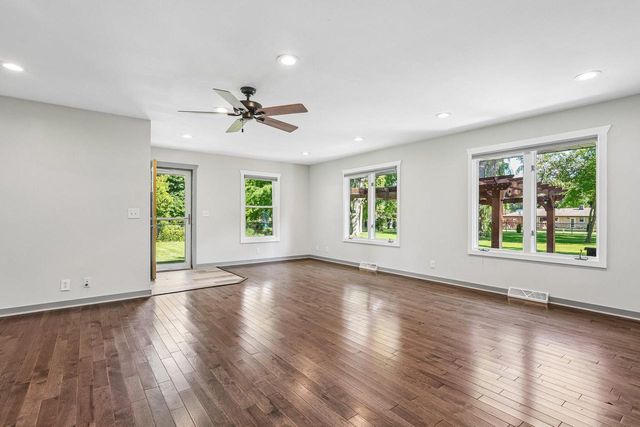 11509 Parkview LANE, Hales Corners, WI 53130