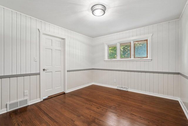 11509 Parkview LANE, Hales Corners, WI 53130