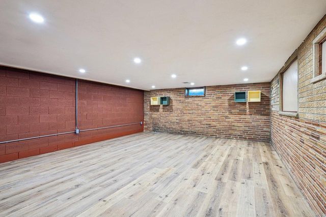 11509 Parkview LANE, Hales Corners, WI 53130