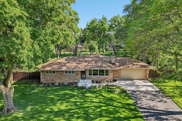 11509 Parkview LANE, Hales Corners, WI 53130