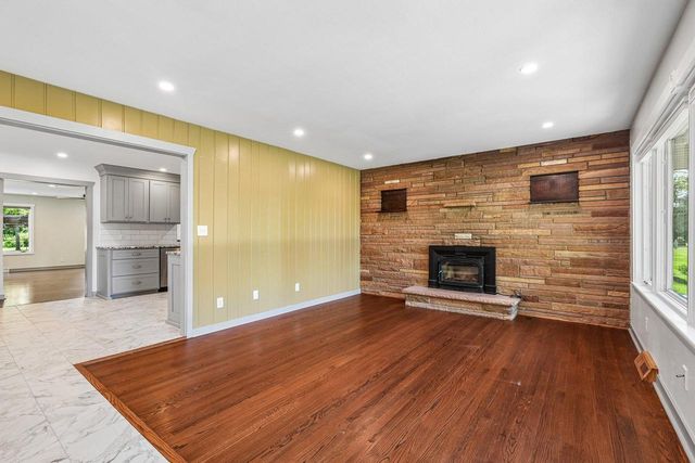 11509 Parkview LANE, Hales Corners, WI 53130