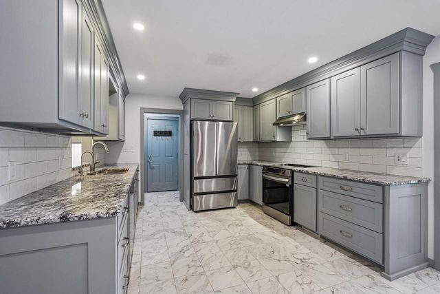 11509 Parkview LANE, Hales Corners, WI 53130