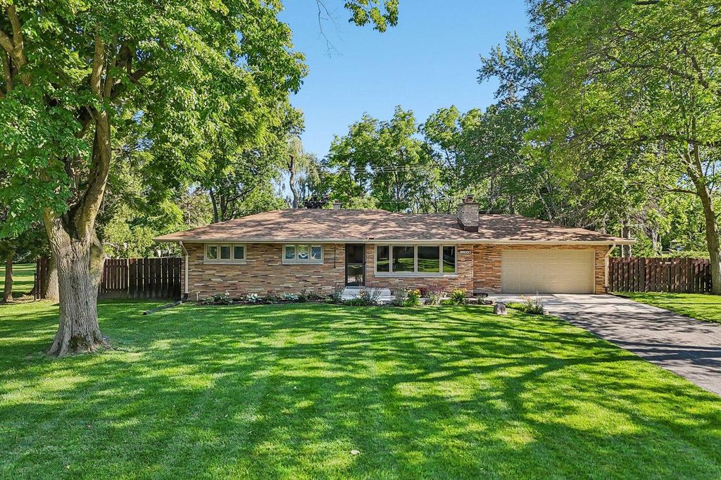 11509 Parkview LANE, Hales Corners, WI 53130