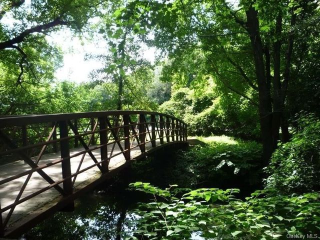 71 Rossmore Avenue, Bronxville, NY 10708