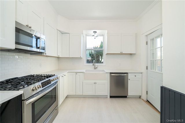 71 Rossmore Avenue, Bronxville, NY 10708
