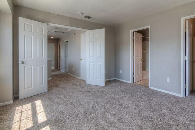 6871 Newport Cove Way, Sacramento, CA 95823