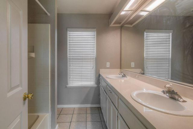 6871 Newport Cove Way, Sacramento, CA 95823