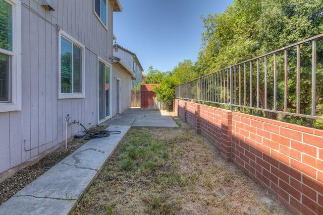 6871 Newport Cove Way, Sacramento, CA 95823
