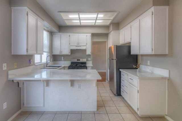 6871 Newport Cove Way, Sacramento, CA 95823