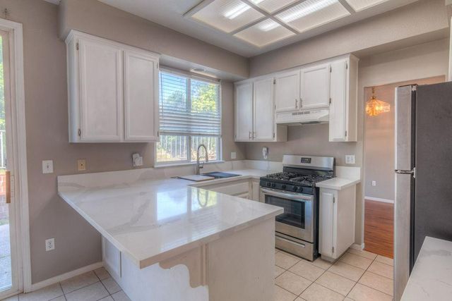 6871 Newport Cove Way, Sacramento, CA 95823